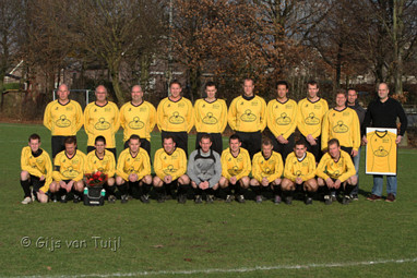 2011_12_10 Lo Shirt uitreiking 4e Trefpunt