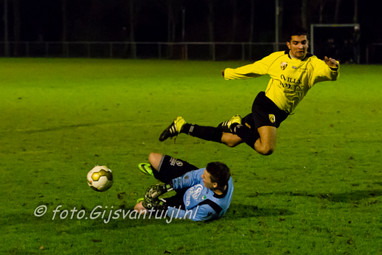 2015_12_15 Lo GVV63 1 - vv Brakel 1 1 - 3 EM-cup