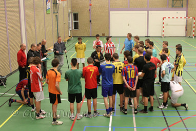 2010_12_28 Lo Toernooi A en B elftal in Cambium