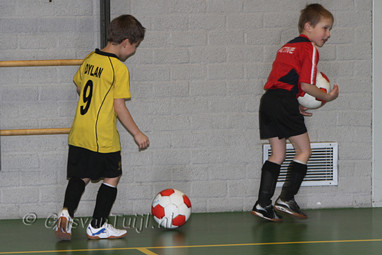 2011_02_12 Lo F2 Sporthal jeugd training Gilberto