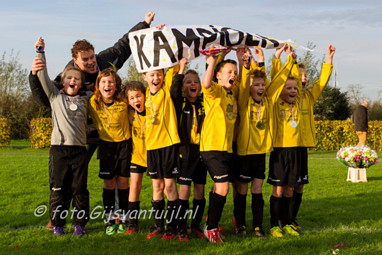 2014_11_22 Lo Hardinxveld E6 - GVV'63 E2 0-21 Kampioen