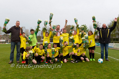 2015_04_25 Lo GVV'63 D2 Kampioen