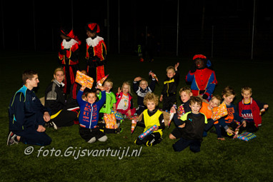 2015_12_01 Lo GVV63 Jeugd Tr met Pieten