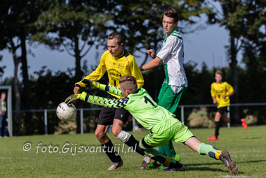 2016_09_24 Lo GVV63 JO17 1 - Woudrichem JO17 1 2-2