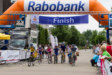 2014_06_09 Lo Dikkebanden race 10+11+12 jarige 6 Bochten Ammerzoden